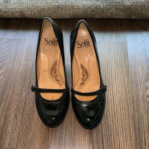Sofft patent leather Mary Jane or baby doll heels